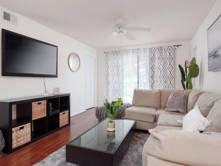 Spacious Condo Mins To Shands, University, & Downtown! ゲインズビル エクステリア 写真