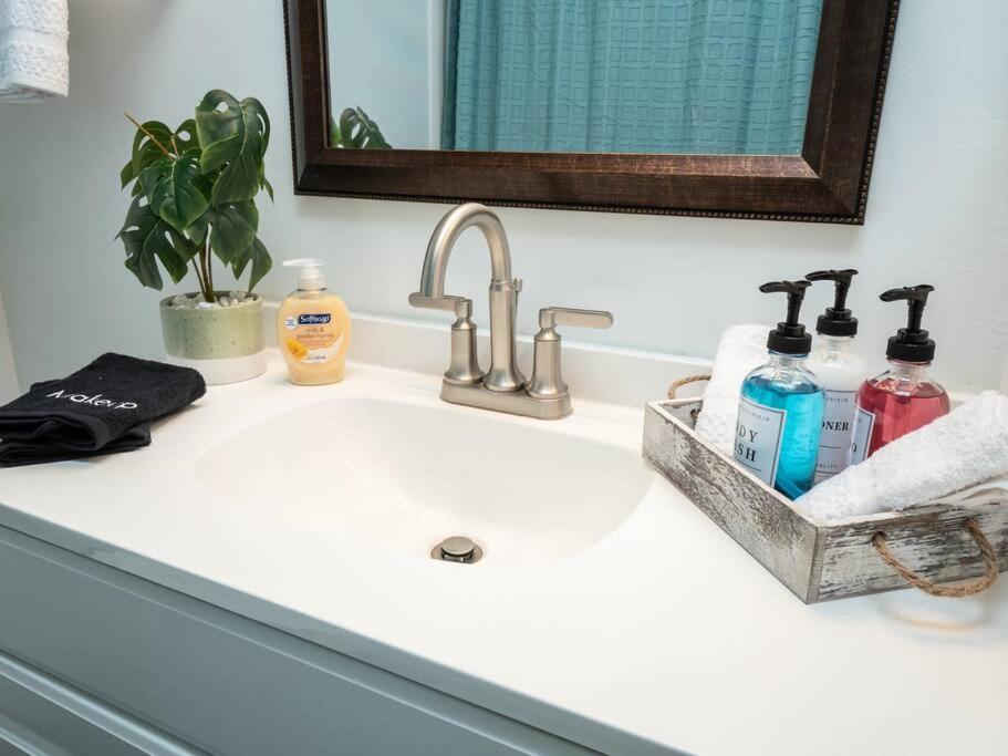 Spacious Condo Mins To Shands, University, & Downtown! ゲインズビル エクステリア 写真