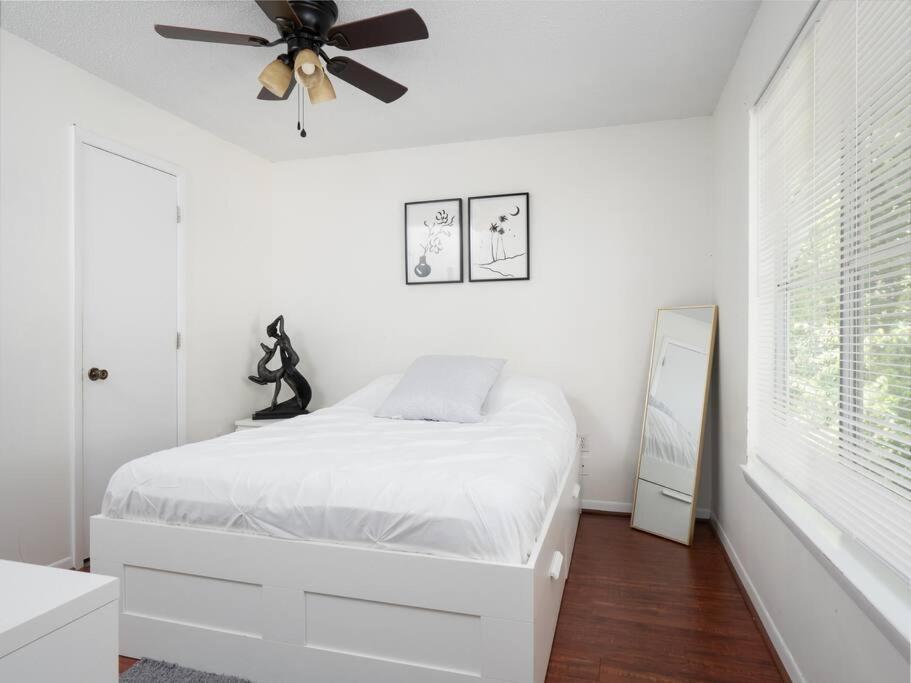 Spacious Condo Mins To Shands, University, & Downtown! ゲインズビル エクステリア 写真