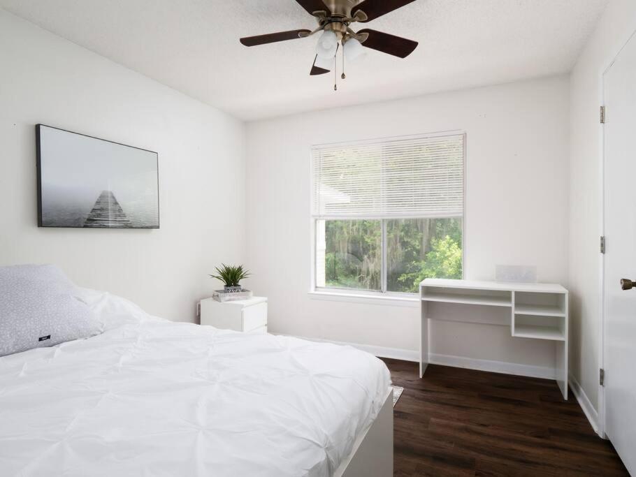 Spacious Condo Mins To Shands, University, & Downtown! ゲインズビル エクステリア 写真